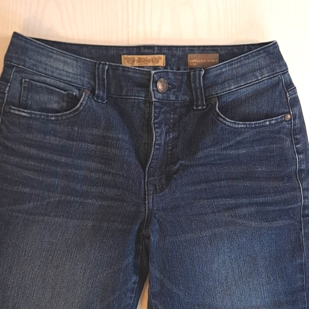 Nine West Vintage America carries in size 6.